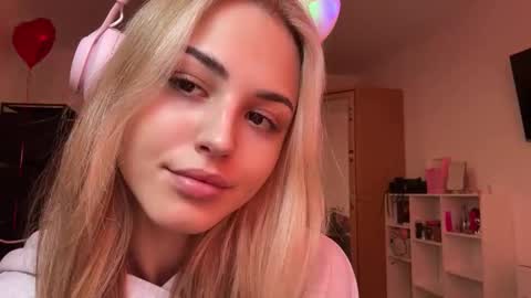 Snapshot of ozellagranville chatting on 02/20/26, 11:00 Eva online show from 02/20/26, 11:00