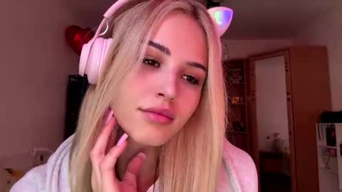 Snapshot of ozellagranville chatting on 02/26/26, 11:53 Eva online show from 02/26/26, 11:53