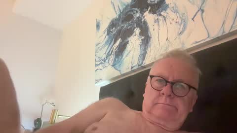 Snapshot of ozhairybearxxxx chatting on 12/24/24, 11:28 ozhairybearxxxx online show from 12/24/24, 11:28