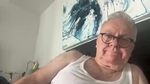 Snapshot of ozhairybearxxxx chatting on 01/03/25, 03:27 ozhairybearxxxx online show from 01/03/25, 03:27