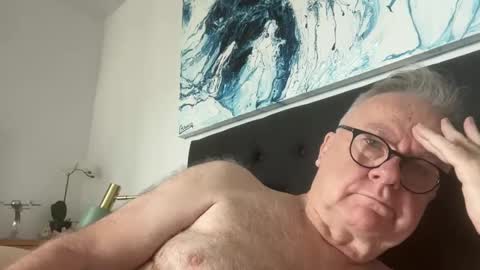 Snapshot of ozhairybearxxxx chatting on 01/14/25, 12:43 ozhairybearxxxx online show from 01/14/25, 12:43