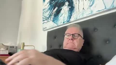 ozhairybearxxxx online show from 04/15/26, 04:30