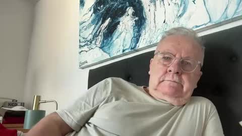 Snapshot of ozhairybearxxxx chatting on 05/20/26, 03:45 ozhairybearxxxx online show from 05/20/26, 03:45