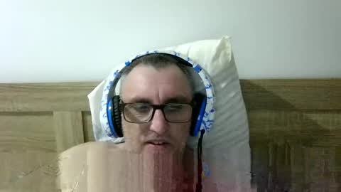 Snapshot of ozzie_male77 chatting on 09/28/25, 11:37 Brian online show from 09/28/25, 11:37