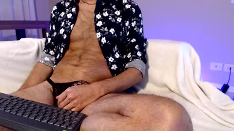 Snapshot of p_h_i_l chatting on 01/16/25, 03:46 Fede online show from 01/16/25, 03:46