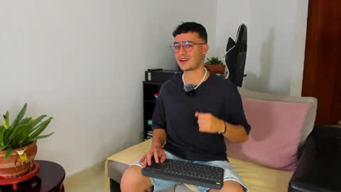 Snapshot of p_jhon chatting on 04/26/26, 10:40 P online show from 04/26/26, 10:40