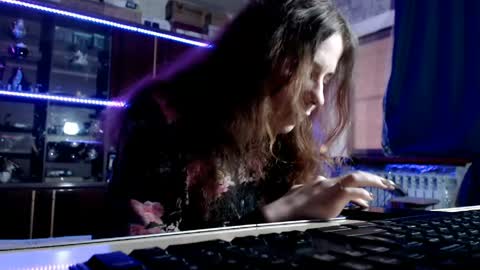 Ella online show from 04/21/26, 06:41