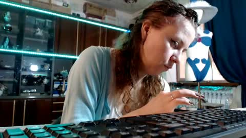 Ella online show from 04/22/26, 08:28