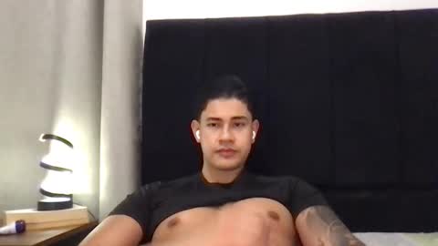 Snapshot of pablo_boston chatting on 05/26/26, 05:47 Javi online show from 05/26/26, 05:47