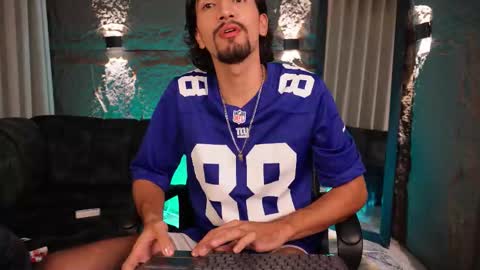 Snapshot of pablo_russoo chatting on 02/25/26, 02:10 pablo online show from 02/25/26, 02:10