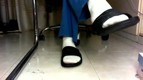 Snapshot of pablomenesssl chatting on 12/25/24, 08:07 Pablo Meness online show from 12/25/24, 08:07