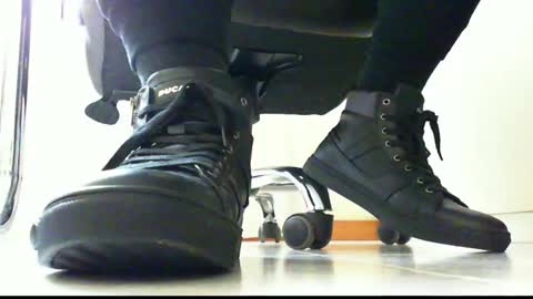 Snapshot of pablomenesssl chatting on 01/08/25, 12:15 Pablo Meness online show from 01/08/25, 12:15