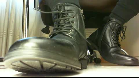 Snapshot of pablomenesssl chatting on 01/08/25, 03:17 Pablo Meness online show from 01/08/25, 03:17