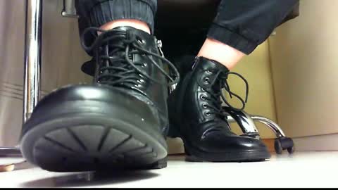 Snapshot of pablomenesssl chatting on 01/11/25, 10:51 Pablo Meness online show from 01/11/25, 10:51