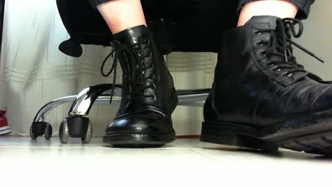 Snapshot of pablomenesssl chatting on 02/08/25, 01:01 Pablo Meness online show from 02/08/25, 01:01