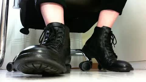 Snapshot of pablomenesssl chatting on 02/12/25, 11:51 Pablo Meness online show from 02/12/25, 11:51