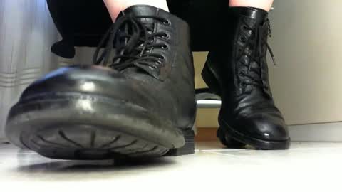 Snapshot of pablomenesssl chatting on 02/18/25, 04:16 Pablo Meness online show from 02/18/25, 04:16