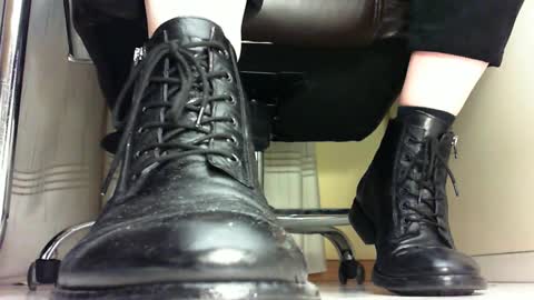 Snapshot of pablomenesssl chatting on 02/18/25, 11:19 Pablo Meness online show from 02/18/25, 11:19