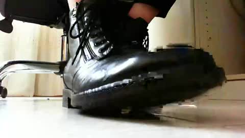 Snapshot of pablomenesssl chatting on 02/28/25, 12:20 Pablo Meness online show from 02/28/25, 12:20