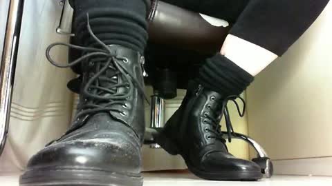 Snapshot of pablomenesssl chatting on 03/04/25, 11:11 Pablo Meness online show from 03/04/25, 11:11