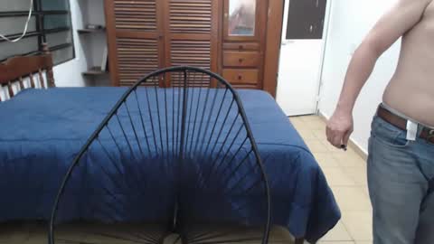 Snapshot of pablomingo chatting on 10/12/25, 01:10 pablomingo online show from 10/12/25, 01:10