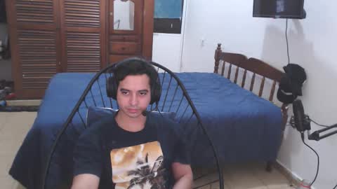 Snapshot of pablomingo chatting on 11/24/25, 11:21 pablomingo online show from 11/24/25, 11:21