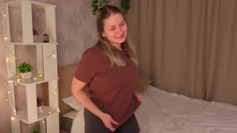 Snapshot of pagecupps chatting on 12/17/25, 06:47 Betty online show from 12/17/25, 06:47