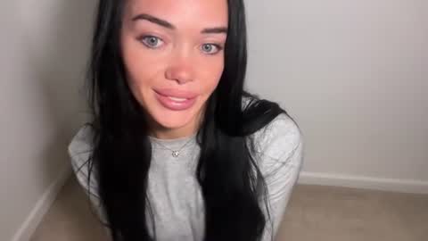 Snapshot of paigemckinnon chatting on 07/14/26, 07:24 paigey xxx link in bio online show from 07/14/26, 07:24