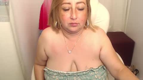 Snapshot of paiper_halliwey_ chatting on 02/10/25, 08:31 paiper online show from 02/10/25, 08:31