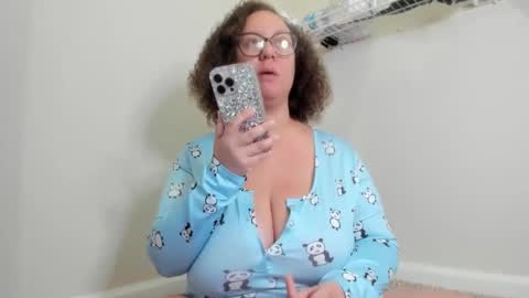 Snapshot of paisleehaze chatting on 10/13/25, 02:17 Paislee Haze online show from 10/13/25, 02:17