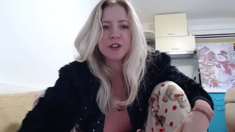 Snapshot of pam_fans chatting on 12/28/24, 07:11 BABE online show from 12/28/24, 07:11