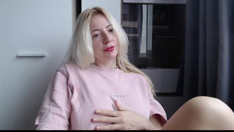 Snapshot of pam_fans chatting on 09/17/25, 07:32 BABE online show from 09/17/25, 07:32