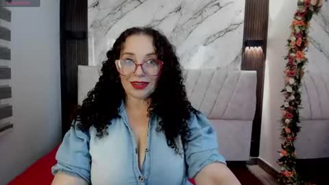 Snapshot of pam_hills chatting on 06/19/26, 08:23 You can call me Mommy Goddess Queen online show from 06/19/26, 08:23