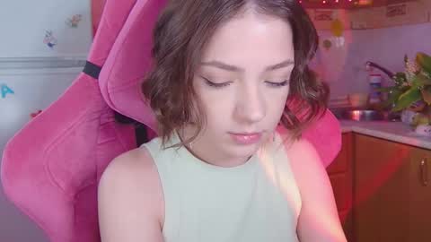 Snapshot of pambeeslyy chatting on 05/15/26, 10:44 Pam online show from 05/15/26, 10:44