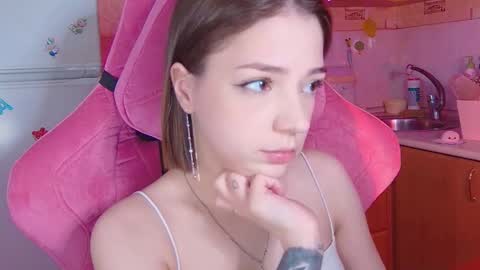 Snapshot of pambeeslyy chatting on 05/20/26, 01:06 Pam online show from 05/20/26, 01:06