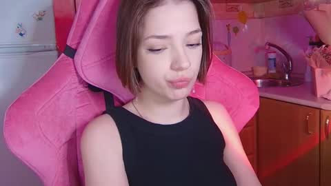 Snapshot of pambeeslyy chatting on 05/26/26, 02:46 Pam online show from 05/26/26, 02:46
