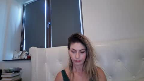 Snapshot of pamela051087 chatting on 06/05/26, 02:01 Pamela051087 online show from 06/05/26, 02:01