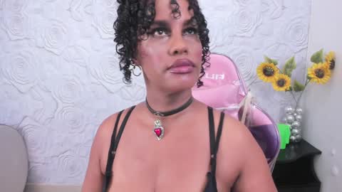 Snapshot of pamela_guzmaan_ chatting on 12/30/24, 08:25 PAMELA online show from 12/30/24, 08:25