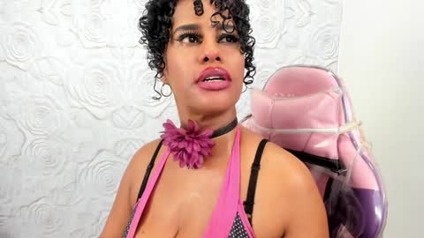 Snapshot of pamela_guzmaan_ chatting on 01/14/25, 08:15 PAMELA online show from 01/14/25, 08:15