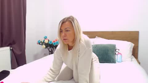 PAMEL ISSY online show from 01/12/25, 11:07