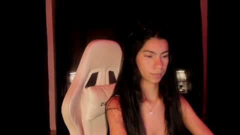 Snapshot of pamelaascott chatting on 05/20/26, 04:18 P A M online show from 05/20/26, 04:18