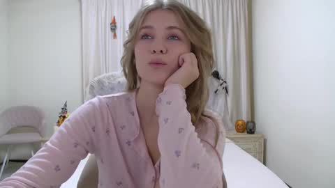 Snapshot of pamelablair chatting on 11/01/25, 07:16 Pamela Blair online show from 11/01/25, 07:16