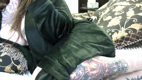 PAMELA GUNNS online show from 02/04/25, 07:00