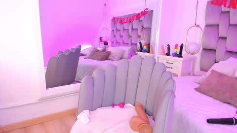 Snapshot of pamelamendez_ chatting on 02/14/25, 05:51 Pamela online show from 02/14/25, 05:51