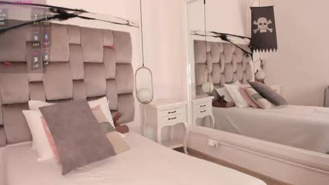 Snapshot of pamelamendez_ chatting on 11/02/25, 03:42 Pamela online show from 11/02/25, 03:42