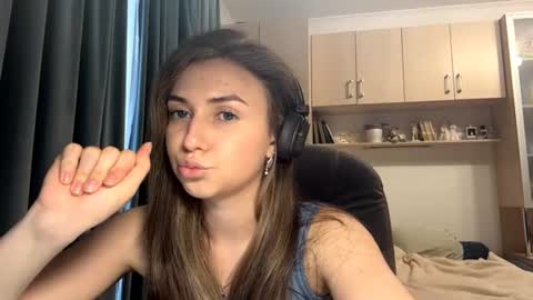 Snapshot of pamulahallquist chatting on 06/13/26, 02:15 Lia online show from 06/13/26, 02:15