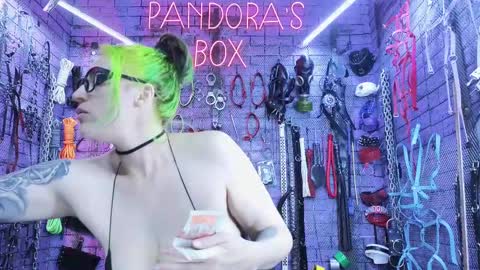 Snapshot of pandoranez chatting on 02/10/25, 05:03 PandoraNez online show from 02/10/25, 05:03