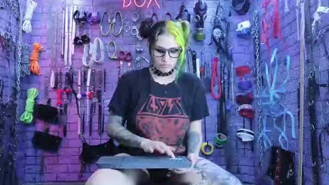 Snapshot of pandoranez chatting on 02/14/25, 05:09 PandoraNez online show from 02/14/25, 05:09