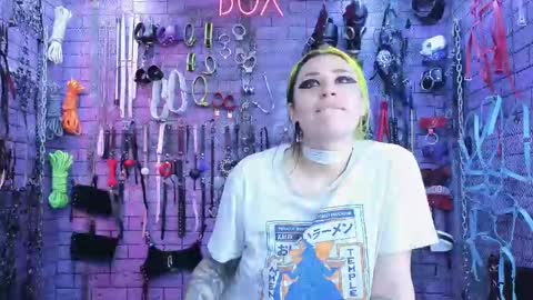 Snapshot of pandoranez chatting on 02/20/25, 08:36 PandoraNez online show from 02/20/25, 08:36