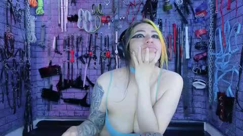 Snapshot of pandoranez chatting on 09/30/25, 02:16 PandoraNez online show from 09/30/25, 02:16